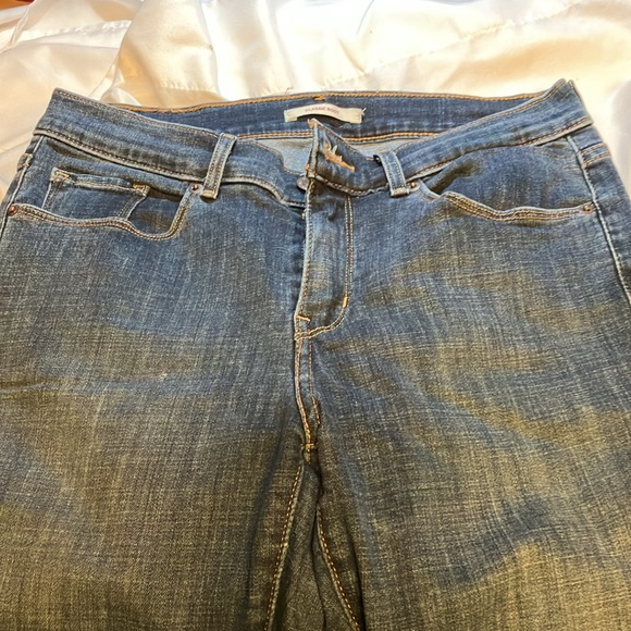 Levi Jeans for Women - Picture 2 of 7